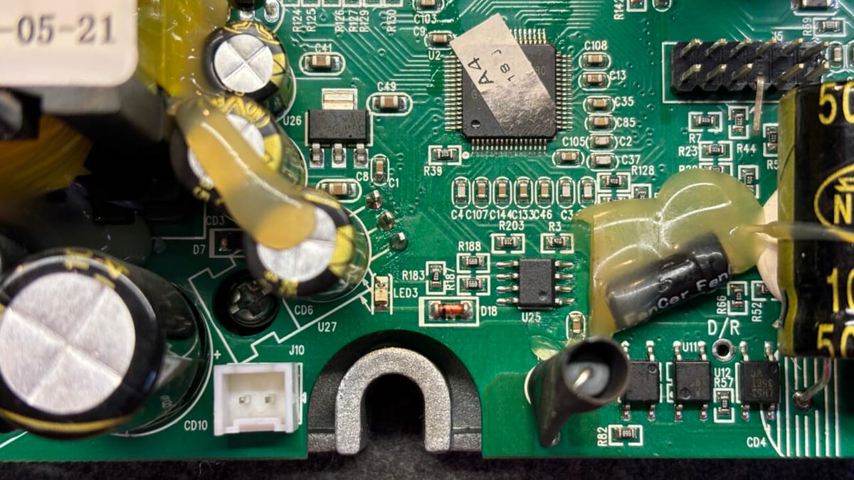 Nowa pamięć EEPROM zamontowana na płycie sterownika